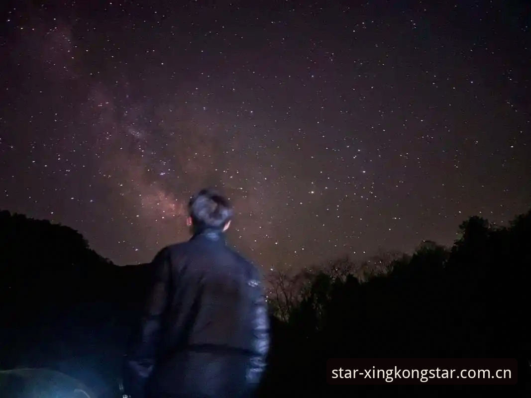 XINGKONG CN官网登录 你是否也有过这样的经历——深夜刷手机,忽然想看一眼星空,打开某个天文App,却被一堆英文术语和欧美星座图劝退?明明抬头就能看见的月亮,到了屏幕上反倒变得陌生了。别急着承认,我猜你真正想问的是:有没有一个中国本土、能看懂、还能离线看星星的东西?有。但前提是,你得先知道怎么不踩坑。